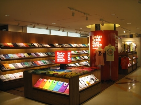 成田空港に期間限定3店舗－夏休みの旅行客をターゲットに