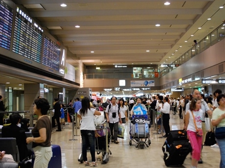 成田空港、夏のピーク期の利用が昨年より減少－混乱なくスムーズに