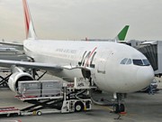 JAL、駐機中に窓の日よけ下げCO2排出抑制－国内外の22空港で本格運用