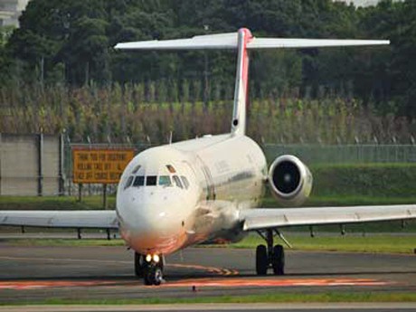 MD81型機引退で関空～隠岐～札幌チャーターツアー、隠岐空港ではデモフライトも