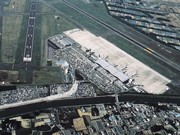 仙台空港の機能、一部復旧－滑走路半分のみで日米輸送機発着開始へ