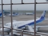 羽田空港展望デッキのフェンスにある写真撮影用の穴