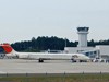 開港日の朝の富士山静岡空港の管制塔と旅客ターミナル