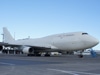 売却？を前に白く塗装された747-400