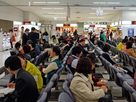 Int’l Charter Usage Trending Upward - Apple World Survey Results