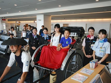 Rickshaws Guide Passengers to Gates - Limited-Time Service by ANA at Haneda Airport