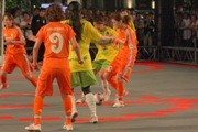 赤坂サカスに期間限定フットサルパーク－「ハロプロ」チームも公開練習
