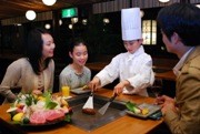 シェフになりきり鉄板焼に挑戦－ホテルニューオータニで子どもイベント