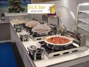 赤坂サカスのスケートリンクが再オープン－ビュッフェスタイルのバーも併設