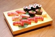 赤坂「板前寿司」で大間産本マグロの解体ショー－通常のほぼ半額で提供