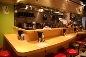 赤坂につけ麺店「六星門」－夜は焼きとん居酒屋に