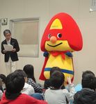 赤坂小学校で赤坂親善大使総選挙の模擬選挙－1位は「アカサカメン」