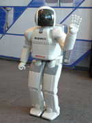秋葉原に「ASIMO」のベースステーション開設