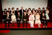 秋葉原で「声優アワード」授賞式－新人女優賞に平野綾さんら