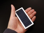 太陽電池搭載モバイルバッテリー発売－PSPで6時間以上