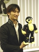 京商、ホビーロボット「マノイ」新モデル発売に先駆け発表会