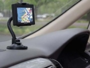 アイリバー、バッテリー内蔵の軽量・小型ポータブルナビを発売