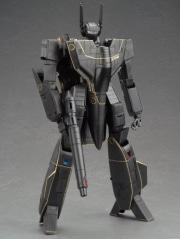 「マクロス」25周年記念モデル－機体はブラック×金ライン