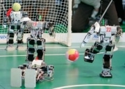 アキバで2足歩行ロボットのサッカー大会「KONDO CUP」