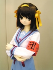 「涼宮ハルヒ」等身大フィギュア発売に先駆け、アキバで展示