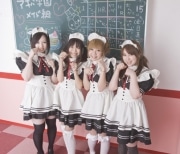 学園コンセプトのメード店「アキバ学園メイド組」－来店客は生徒