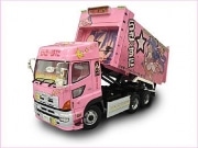 青島の痛いダンプが話題に－「らき☆すた」キャラでデコレート