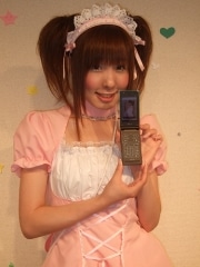 店内「FeliCa」リーダーでアキバ系アイドル携帯コンテンツを配信