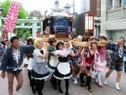 フィギュア・ゲームソフト搭載の「アキバMIKOSHI」、メードらが担ぎ巡行