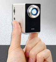 小型プロジェクター「ミニジェクター」－サンコーが販売開始