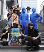 秋葉原に一般公募のヒーロー登場－「ウォッチメン」DVD・ブルーレイ発売記念で