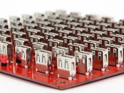 デジタル機器を一度に80個充電可能なUSBチャージャーボードが登場