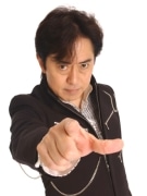 「アニメソングの帝王」がライブ－秋田ご当地ヒーローと共演