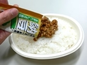 ご飯にしぼって食べる「スティック納豆」－秋田県立大学と共同開発