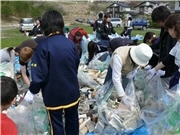 秋田のNPOが雄物川の漂着ゴミを大量回収－メーカーごと分別も