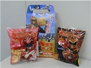 スナック菓子のキャラに「超神ネイガー」－秋田いなふく米菓が発売
