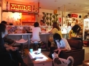秋田・学生街の古着店、夜間のバー営業開始－界隈ににぎわいを