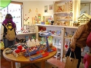 秋田の輸入雑貨店でクリスマス特集－クラフト愛好家の手作りグッズも