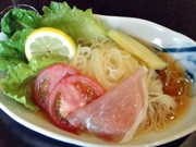 ほんのり甘い冷麺「はちみつ麺」－秋田・仙北のメーカーが開発製造