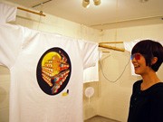 秋田で祭りテーマのデザインTシャツ展－飛び出す3D竿燈デザインも