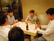 秋田のスープカレー店でゲーム交流会－漫画家らをゲストに迎え