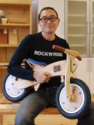 秋田の幼児向け木製自転車、グッドデザイン賞受賞