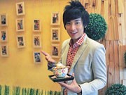 バンコクにイケメン俳優のミニ・パフ専門店－若者らの話題に