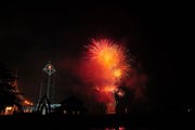 バンコクで花火大会－チャオプラヤー川のラマ9世橋で開催
