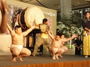 バンコクで「大相撲」イベント－親方・力士9人が来タイ、取り組みも披露