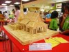 タイ児童によるアイスバーの棒を再利用したアート作品コンテスト開催
