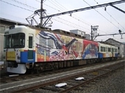 京阪電車「紫式部ラッピングトレイン」運行－車内にも源氏物語の世界を