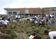 「イオンモール草津」で2万本の植樹祭－参加者3千人の記念樹に