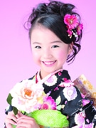子どもモデルが「七五三ファッションショー」－フォレオ大津一里山で