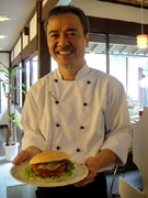 イノシシの肉を使った「ししバーガー」－草津のレストランで人気に
