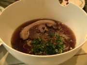 あっさり濃厚「イノシシラーメン」－草津の欧風レストランが商品化